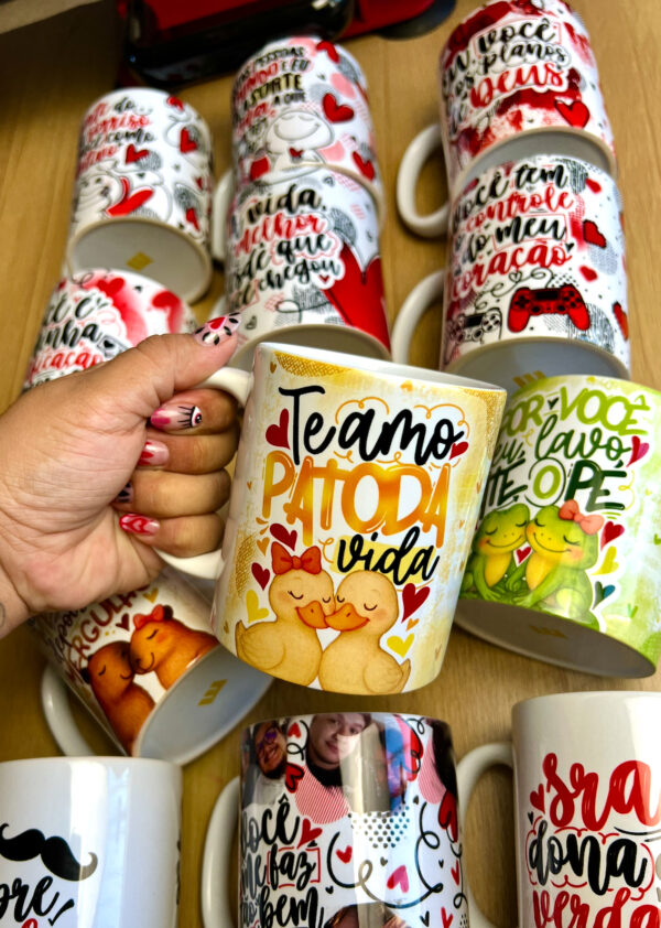 15 ARTES CANECA DIA DOS NAMORADOS 2025 - ABACAXI SUBLIMÁTICO - Imagem 5