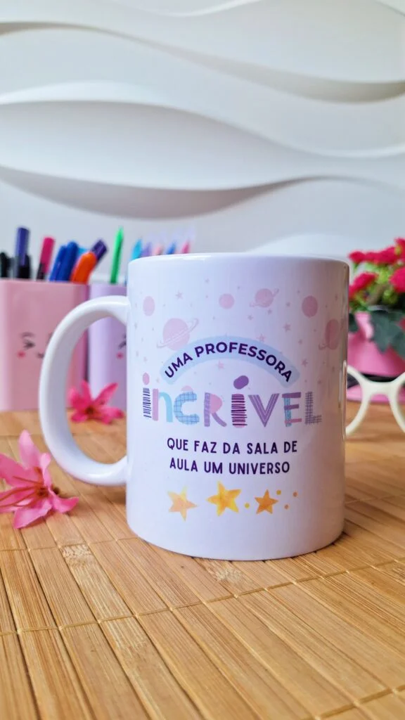 Uma professora incrível que faz da sala de aula um universo - ARTE CANECA
