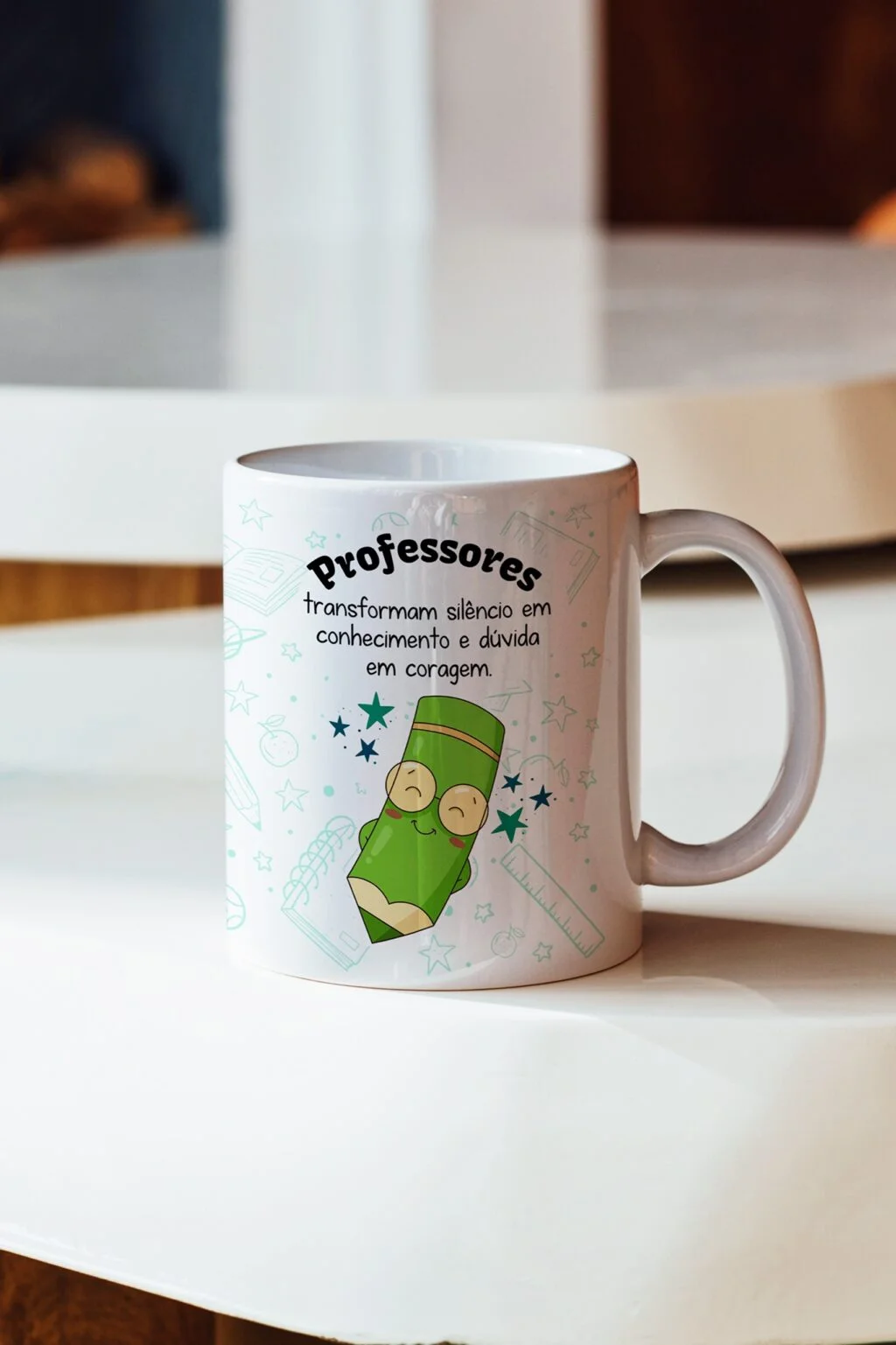 Professores transformam silêncio em conhecimento e dúvida em coragem - ARTE CANECA